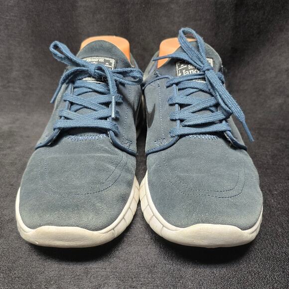 Athletic_Shoes
